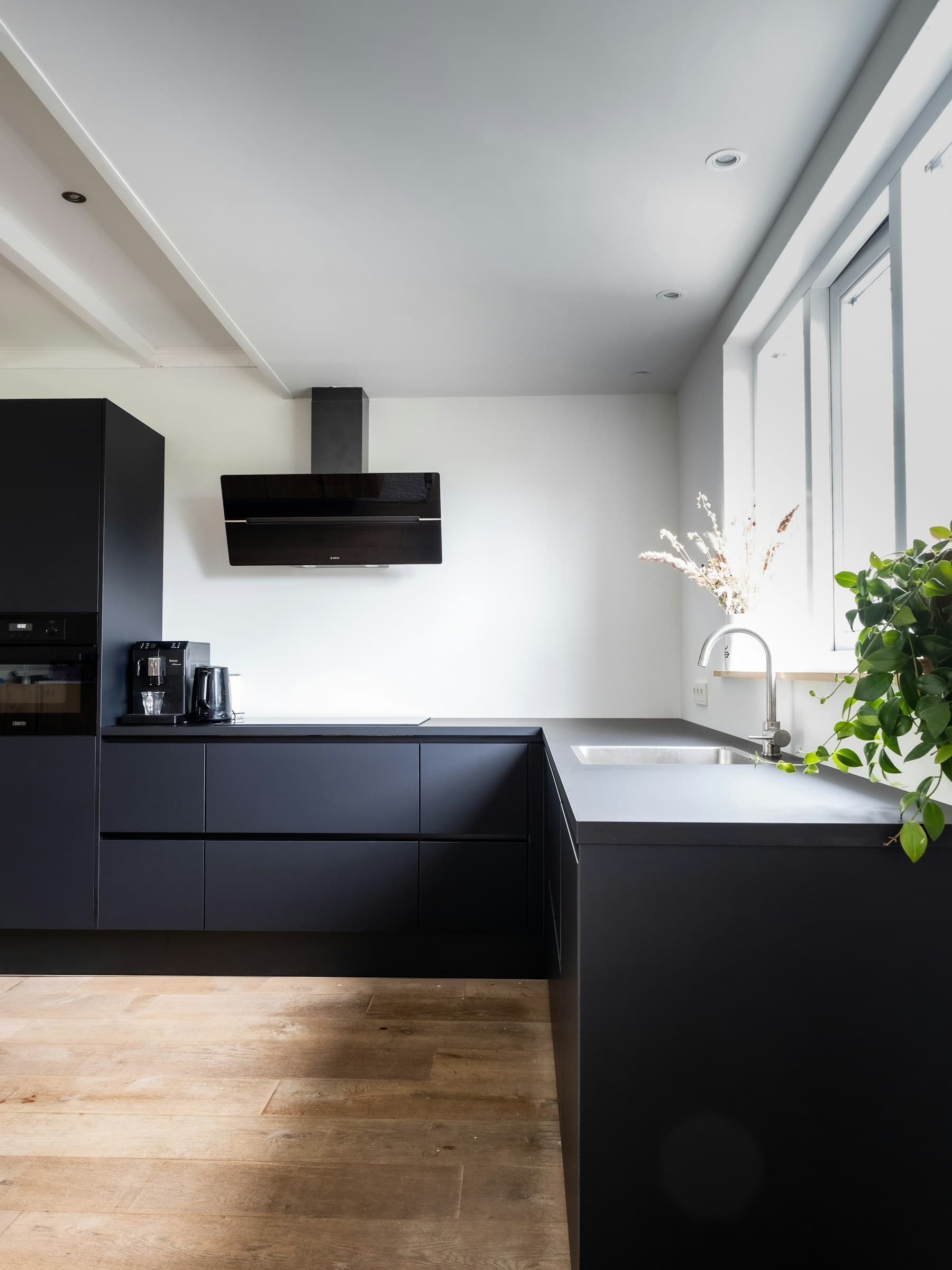 A walnut and dark modern kitchen with an island